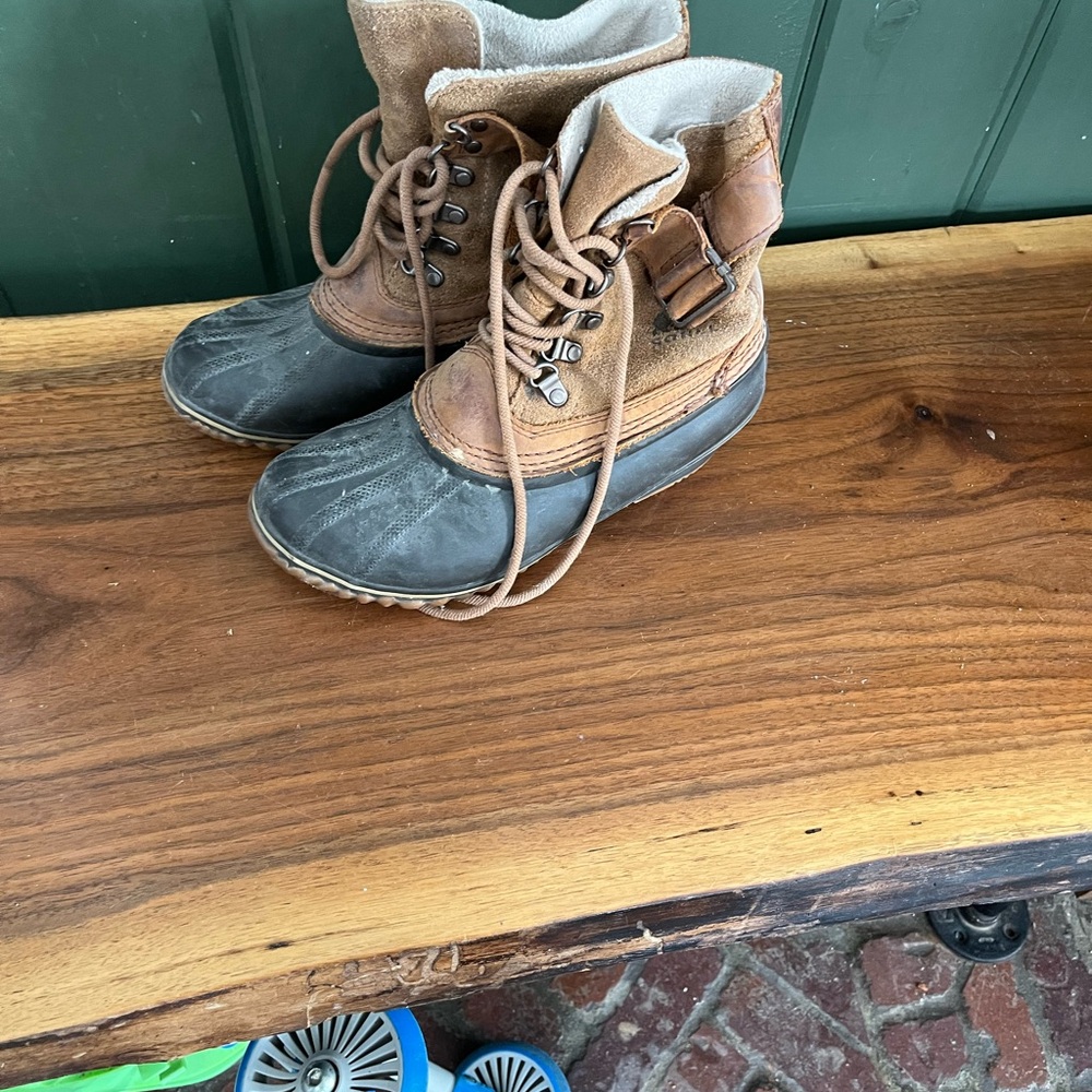 Sorel Women's Tan and Gray Boots